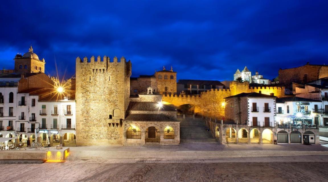 Apartamento La Almena 1 Junto A Plaza Mayor,2 Habitaciones, Parking Gratuito Касерес Экстерьер фото
